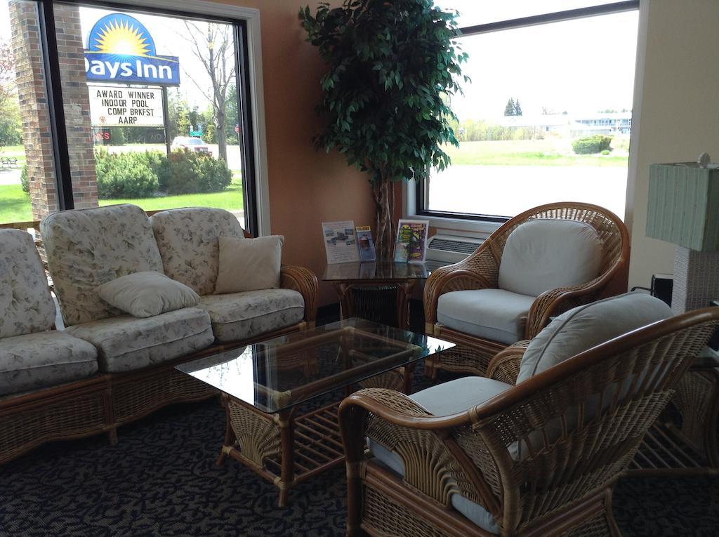 Days Inn By Wyndham Mackinaw City - Lakeview Exterior foto